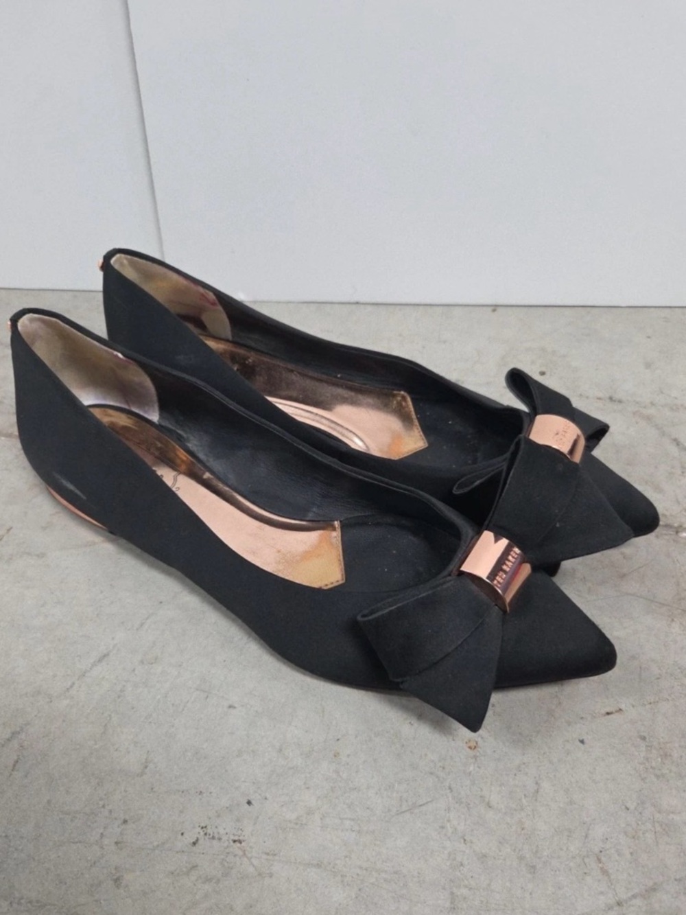Ted Baker llebdi rose gold Pointed Toe Bow Flats Black Sz 38.5 8 9 euc $295